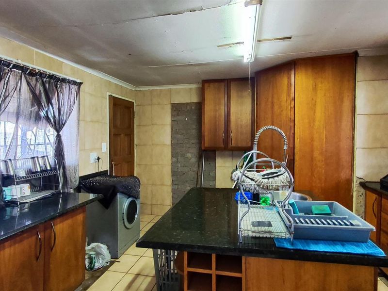 The Ultimate Fixer-Upper in Heart of Florentia - Photo 4