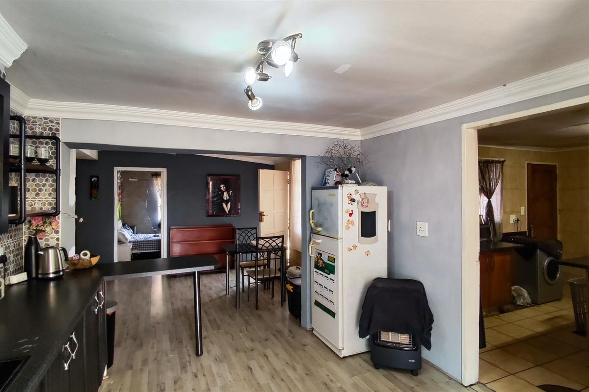 The Ultimate Fixer-Upper in Heart of Florentia - Photo 2