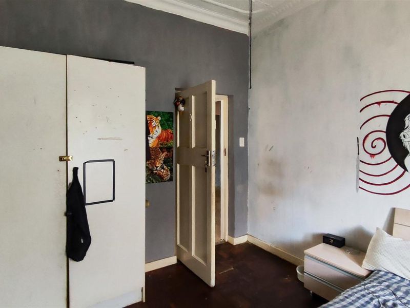 The Ultimate Fixer-Upper in Heart of Florentia - Photo 9