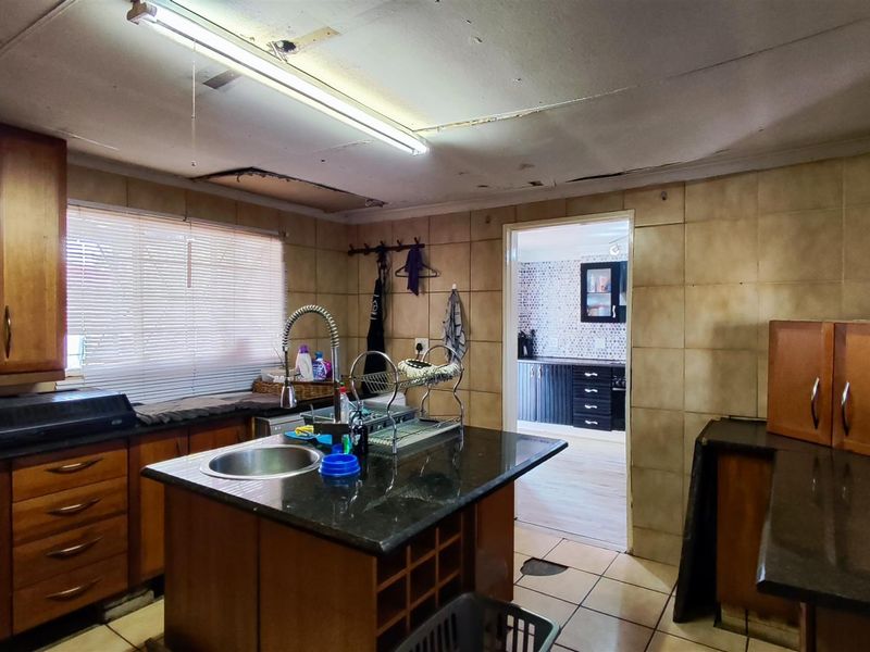 The Ultimate Fixer-Upper in Heart of Florentia - Photo 5