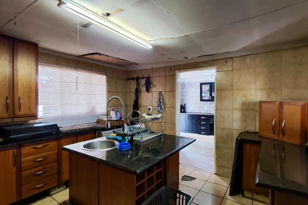 The Ultimate Fixer-Upper in Heart of Florentia - Photo 5