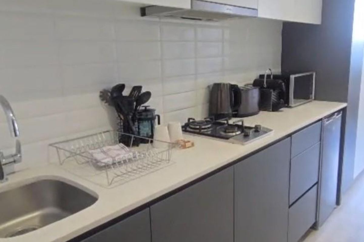 Close to Groote Schuur an most Amenities fully funished Apartment To Rent in Woodstock, Cape Town - Photo 3