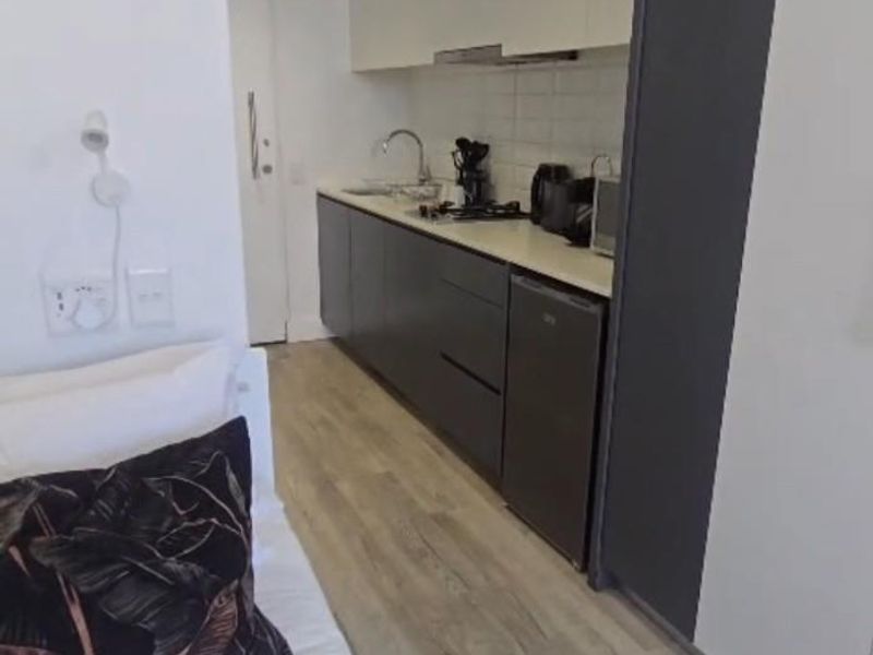 Close to Groote Schuur an most Amenities fully funished Apartment To Rent in Woodstock, Cape Town - Photo 2