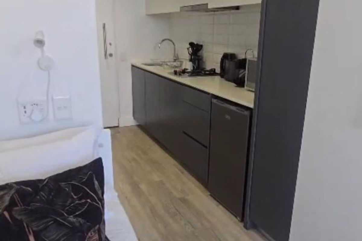 Close to Groote Schuur an most Amenities fully funished Apartment To Rent in Woodstock, Cape Town - Photo 2