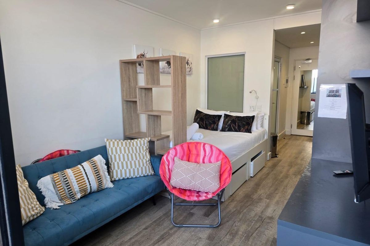 Close to Groote Schuur an most Amenities fully funished Apartment To Rent in Woodstock, Cape Town - Photo 5