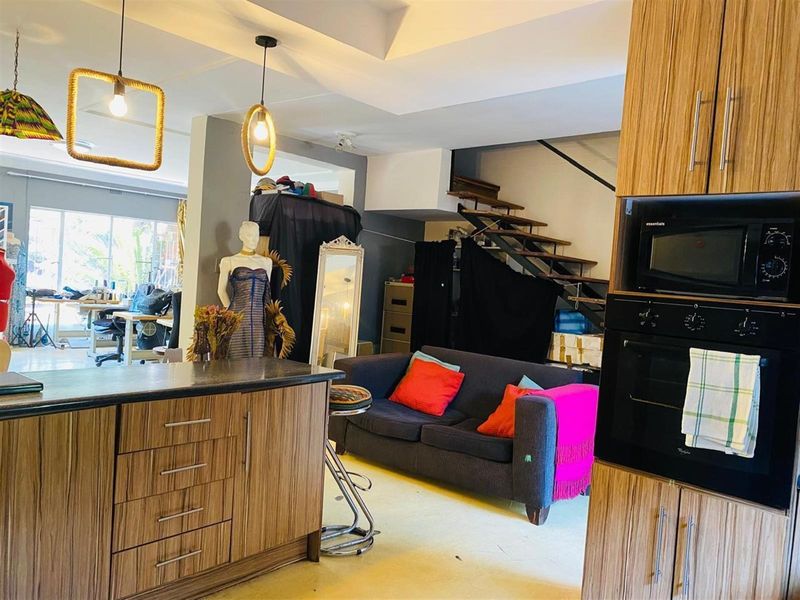 Duplex For Sale in Windsor West, Windsor, Randburg - Photo 2