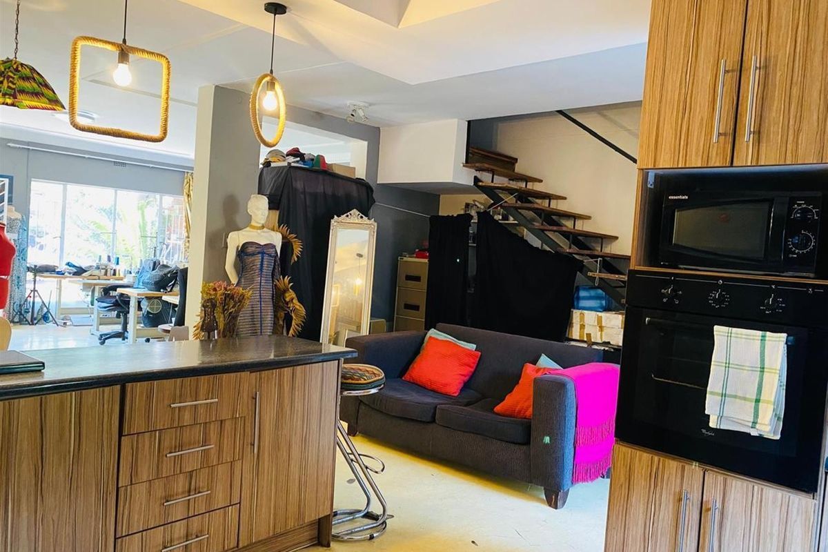 Duplex For Sale in Windsor West, Windsor, Randburg - Photo 2