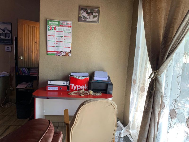 House For Sale in Die Heuwel, Witbank - Photo 8