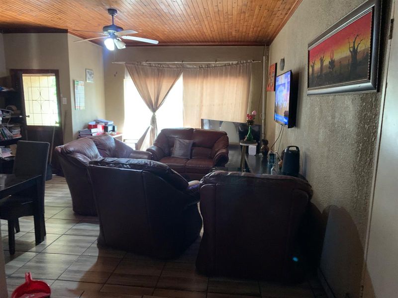 House For Sale in Die Heuwel, Witbank - Photo 6