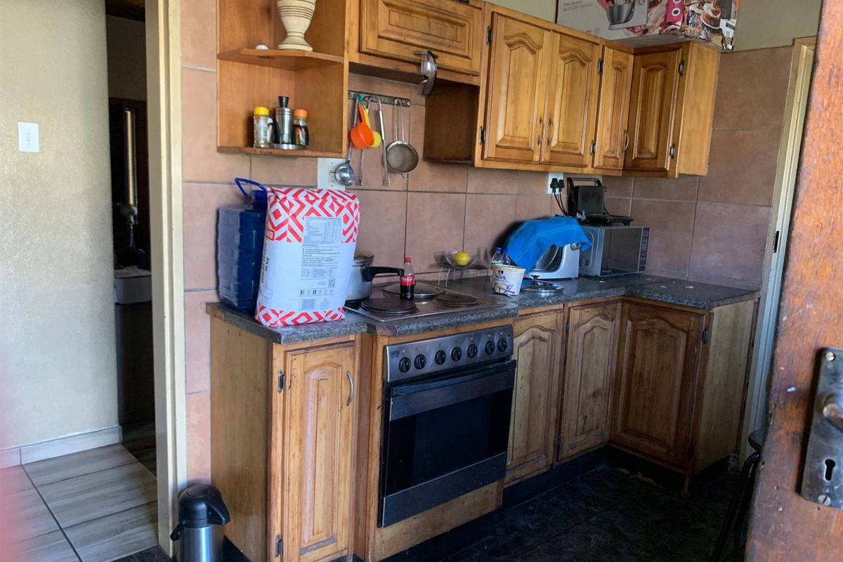 House For Sale in Die Heuwel, Witbank - Photo 2