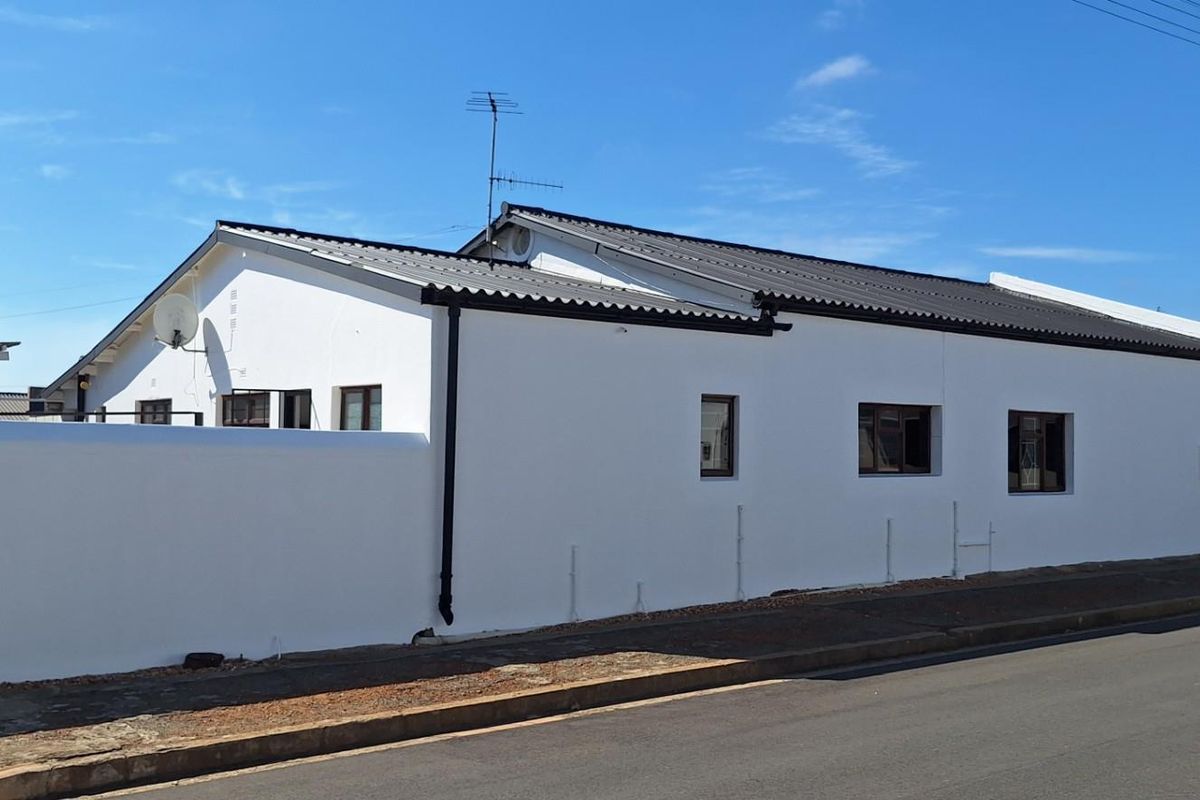 House UNDER OFFER in Riversdale - Photo 2