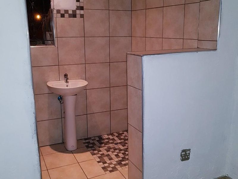 1 Bedroom Cottage To Rent in Chiawelo, Soweto - Photo 4