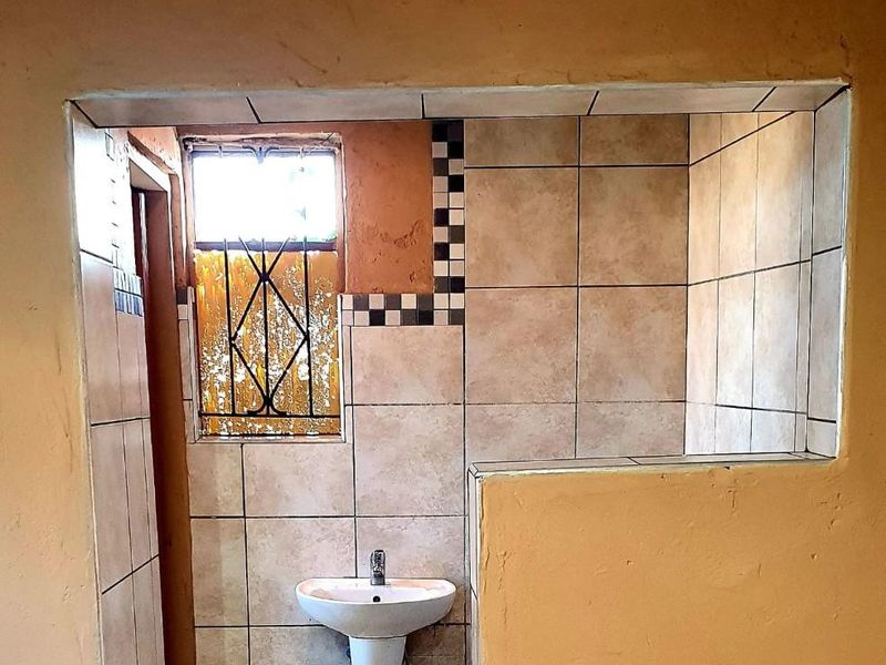 1 Bedroom Cottage To Rent in Chiawelo, Soweto - Photo 3