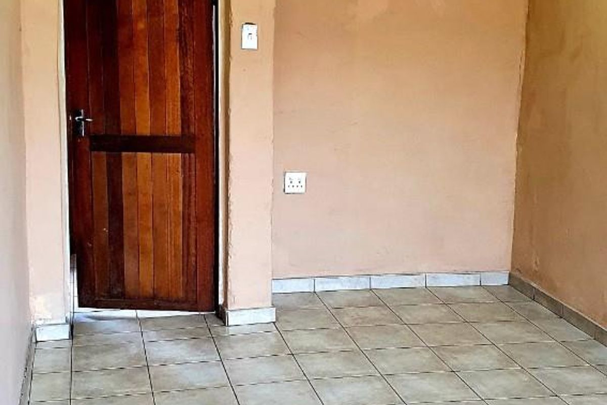 1 Bedroom Cottage To Rent in Chiawelo, Soweto - Photo 2