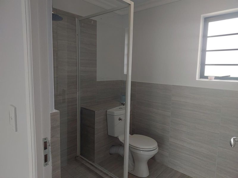 Stunning Renovated 3-Bedroom Apartment with Modern Finishes - Photo 10