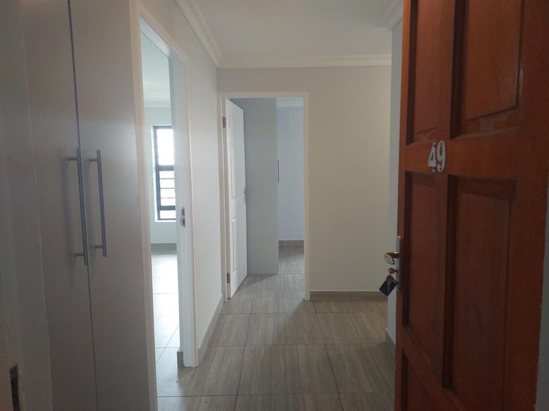 Stunning Renovated 3-Bedroom Apartment with Modern Finishes - Photo 3