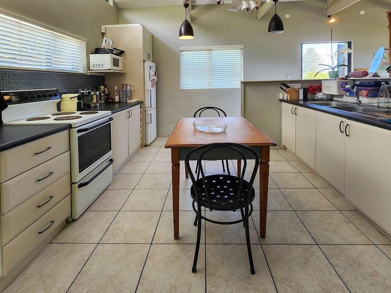 Apartment To Rent in Knysna - Photo 9