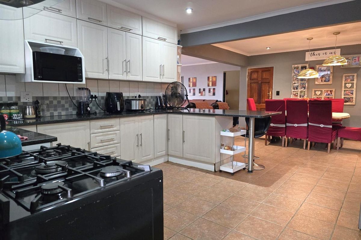 Glen Marais 3 Bed with Study - Photo 2