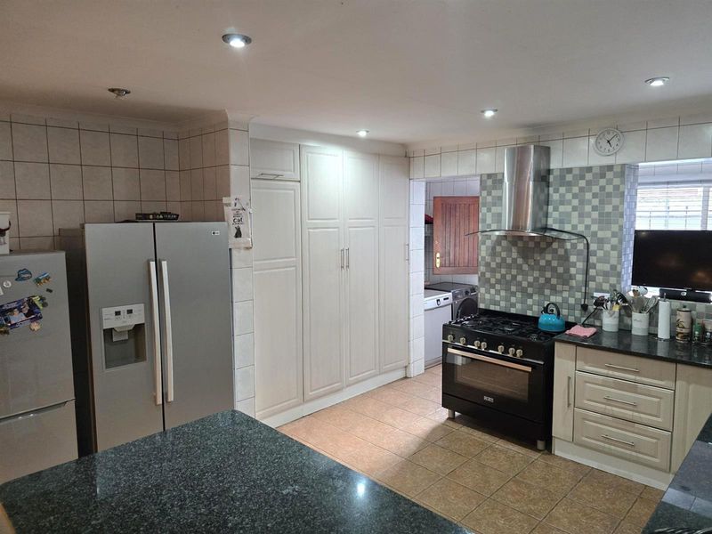 Glen Marais 3 Bed with Study - Photo 3