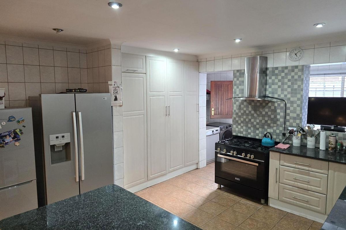 Glen Marais 3 Bed with Study - Photo 3