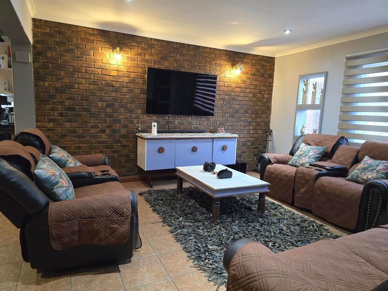 Glen Marais 3 Bed with Study - Photo 5