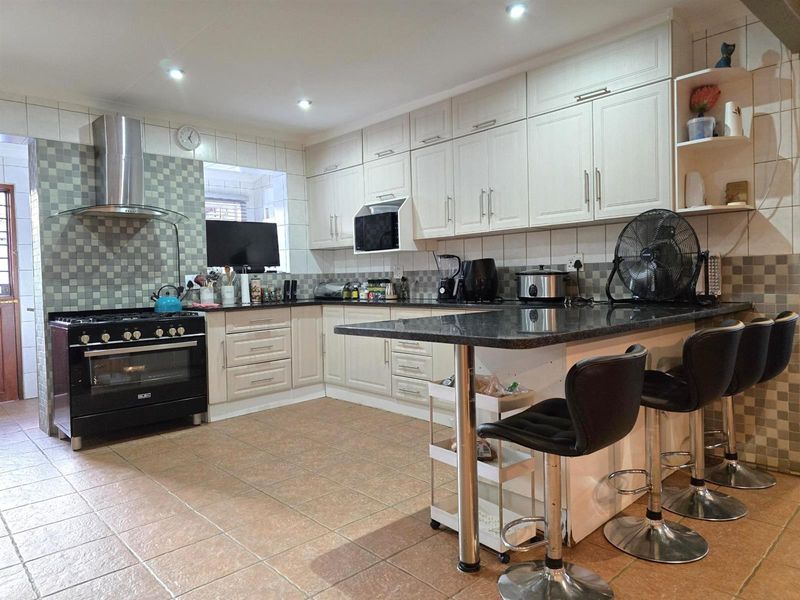 Glen Marais 3 Bed with Study - Photo 1