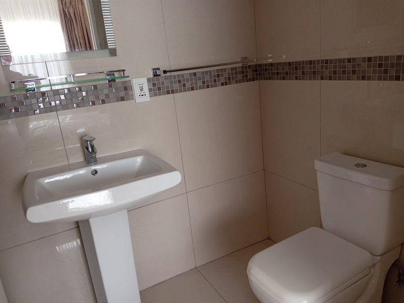 Stunning spacious apartment not to be missed - Photo 7