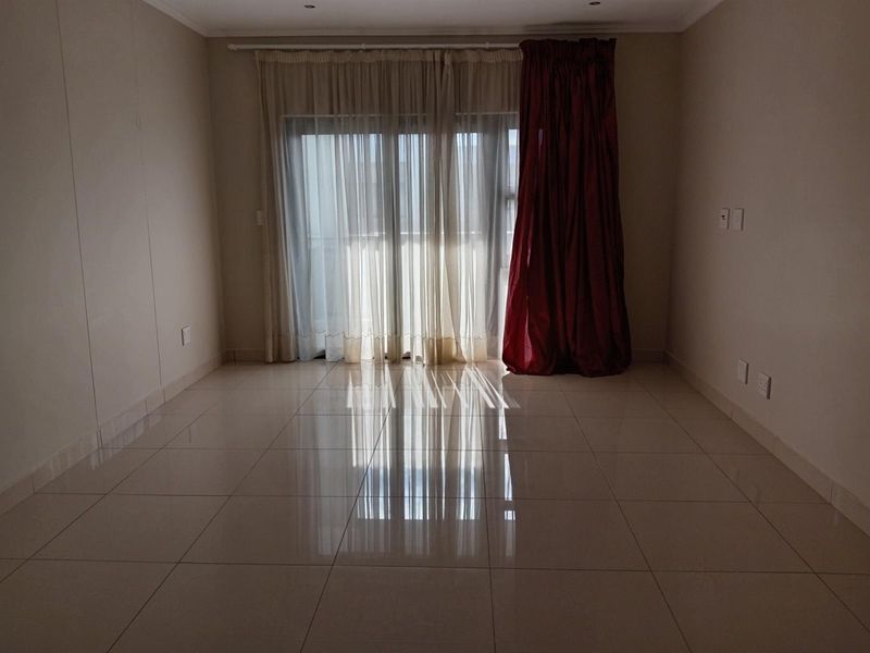 Stunning spacious apartment not to be missed - Photo 4