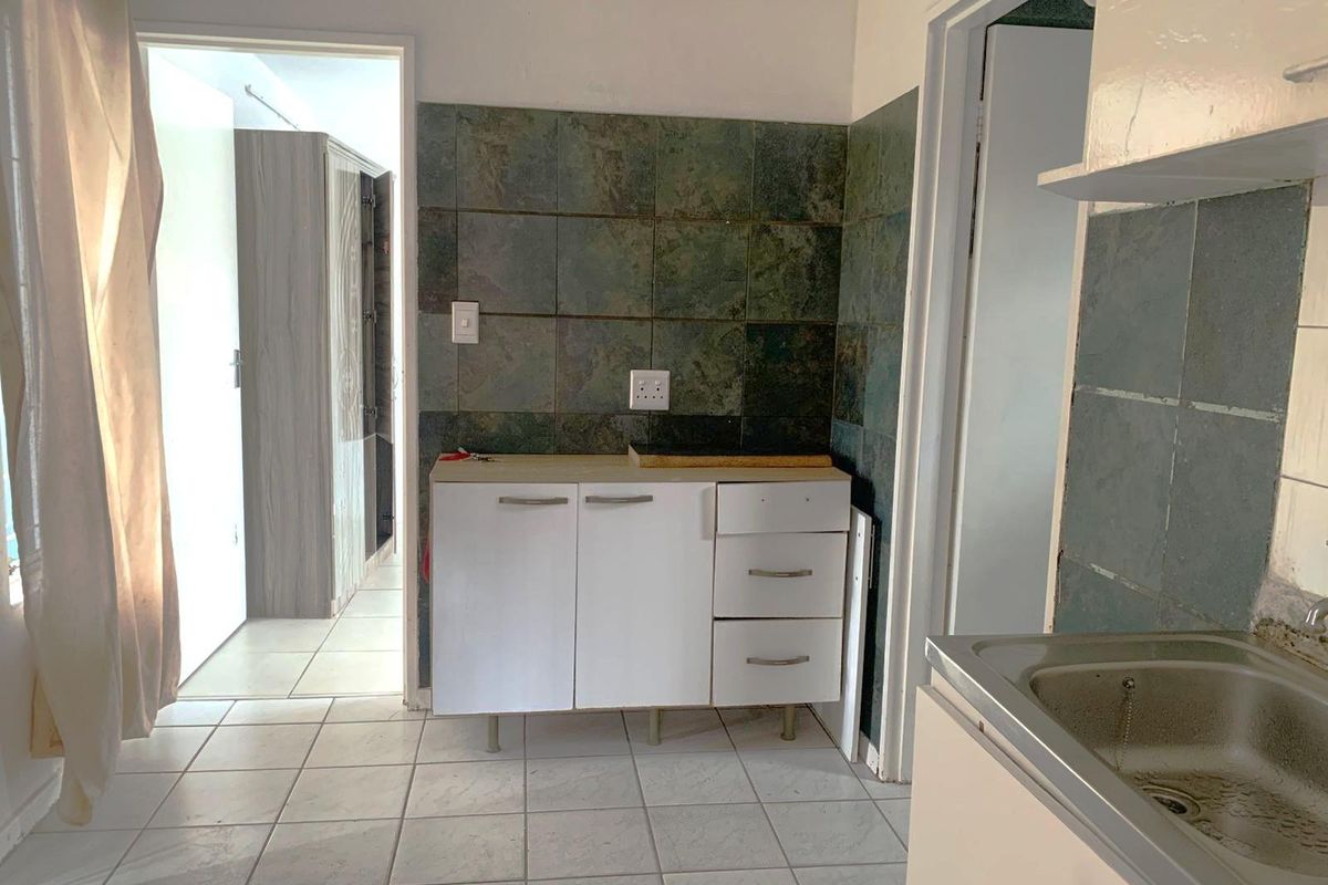 Cozy 1-Bedroom Apartment Available Immediately in Scottsvillel - Photo 3