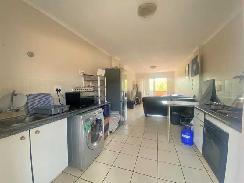 Cozy First Floor Apartment in Security Complex - Photo 2
