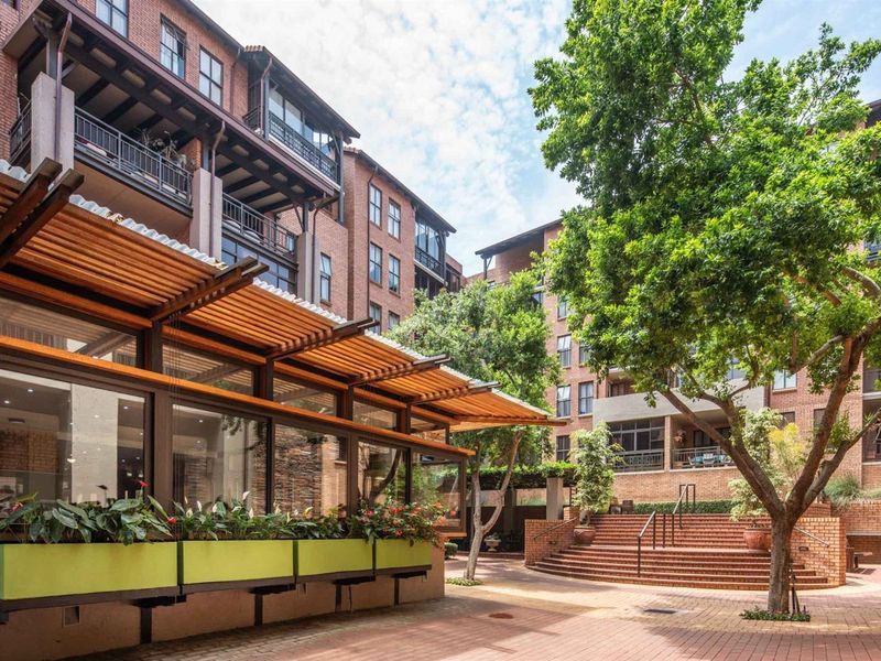 Elegant Second-Floor Retirement Unit in Kingswood Village - Photo 2