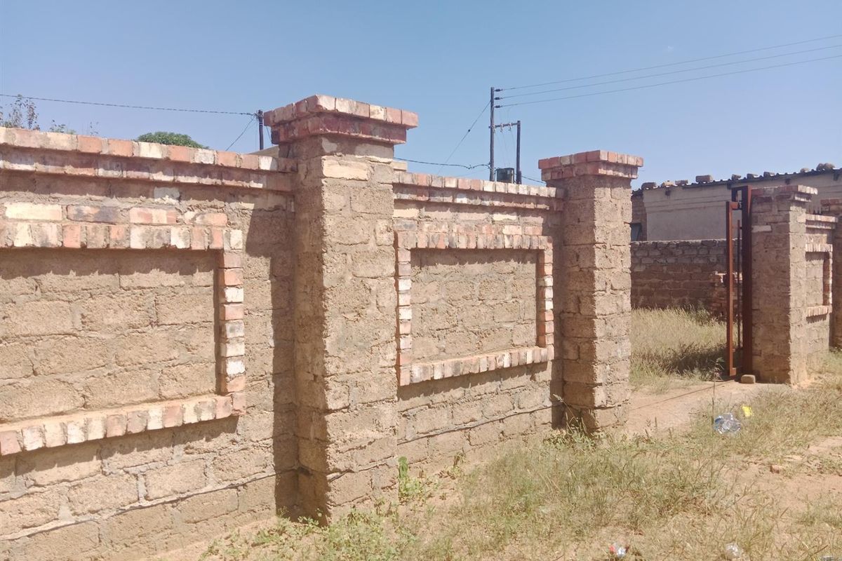 Prime Stand for Sale in Mabopane Slovo, Excellent Investment Opportunity - Photo 2