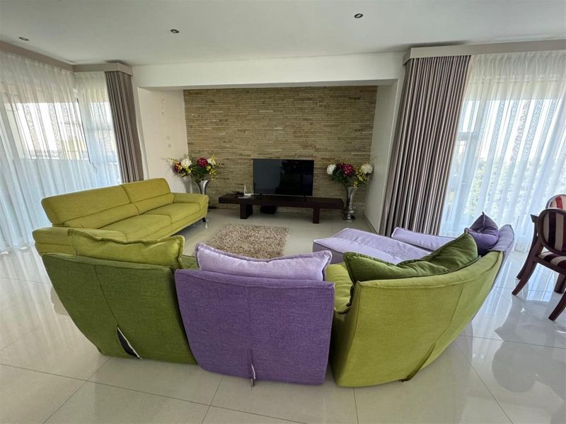 SPACIOUS FULLY FURNISHED 3  BED APARTMENT AT PRIME UMHLANGA ADDRESS - Photo 10