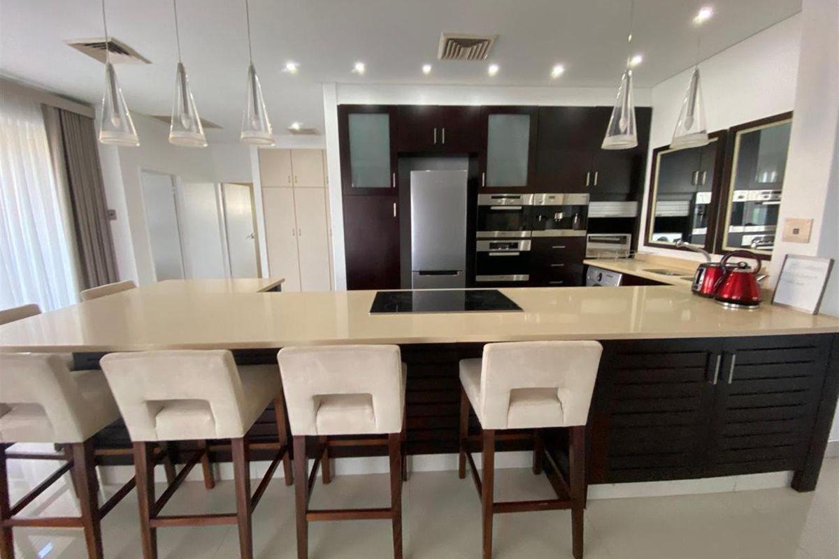 SPACIOUS FULLY FURNISHED 3  BED APARTMENT AT PRIME UMHLANGA ADDRESS - Photo 2