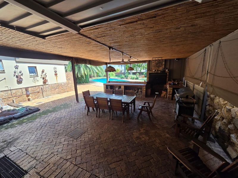 4 Bedroom Home with Solar - Walking Distance to Wierda Park Laerskool - Photo 8