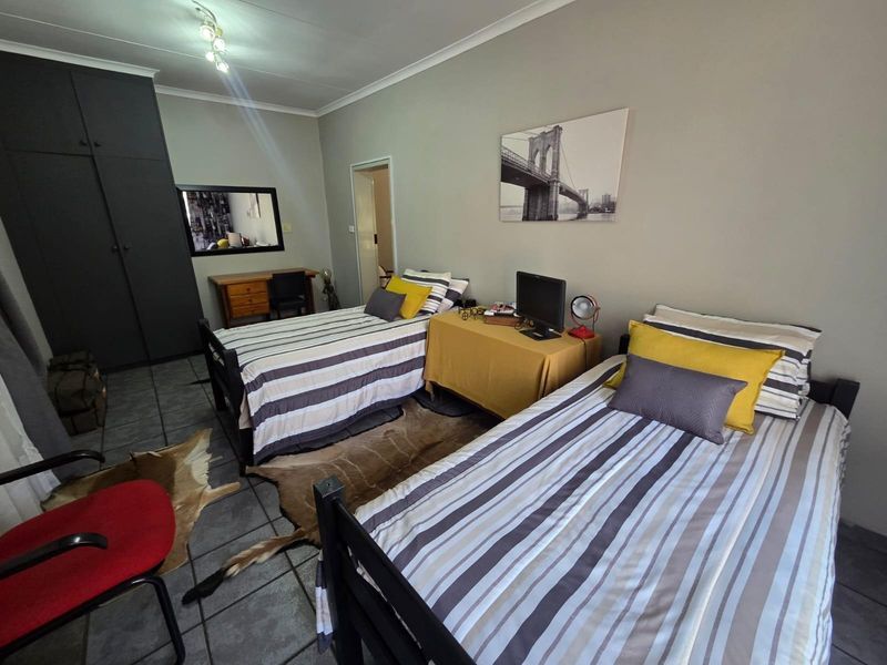 4 Bedroom Home with Solar - Walking Distance to Wierda Park Laerskool - Photo 9