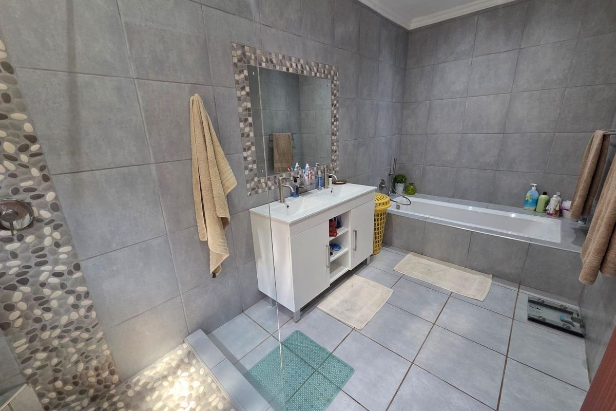 4 Bedroom Home with Solar - Walking Distance to Wierda Park Laerskool - Photo 5