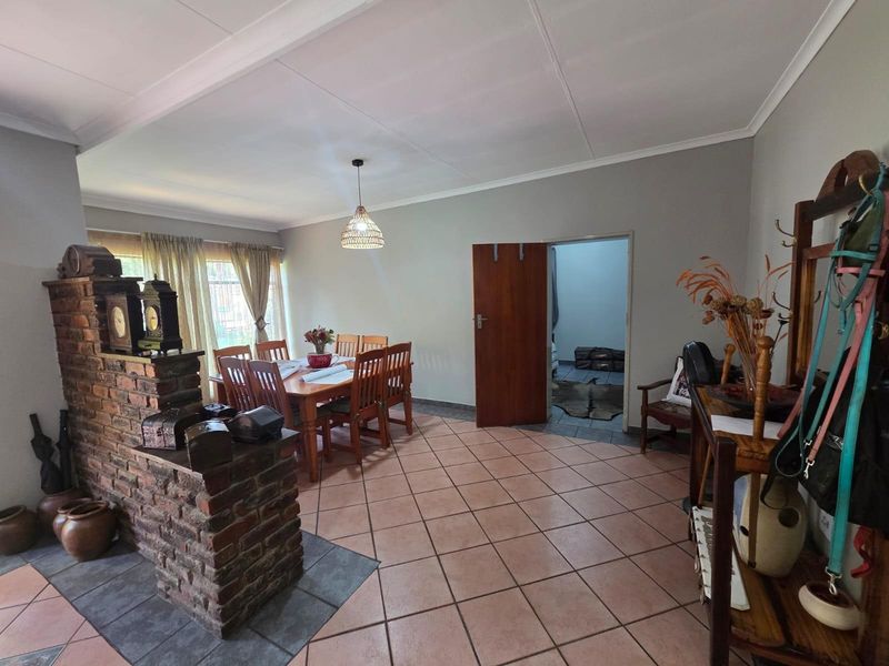 4 Bedroom Home with Solar - Walking Distance to Wierda Park Laerskool - Photo 6