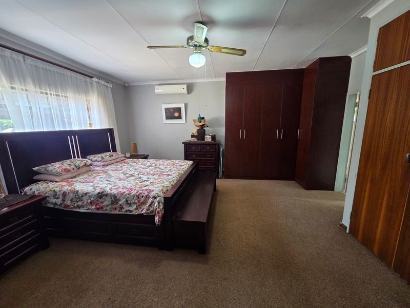 4 Bedroom Home with Solar - Walking Distance to Wierda Park Laerskool - Photo 4