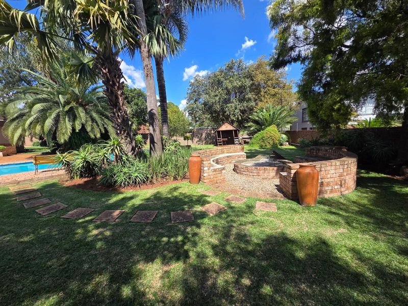 4 Bedroom Home with Solar - Walking Distance to Wierda Park Laerskool - Photo 2