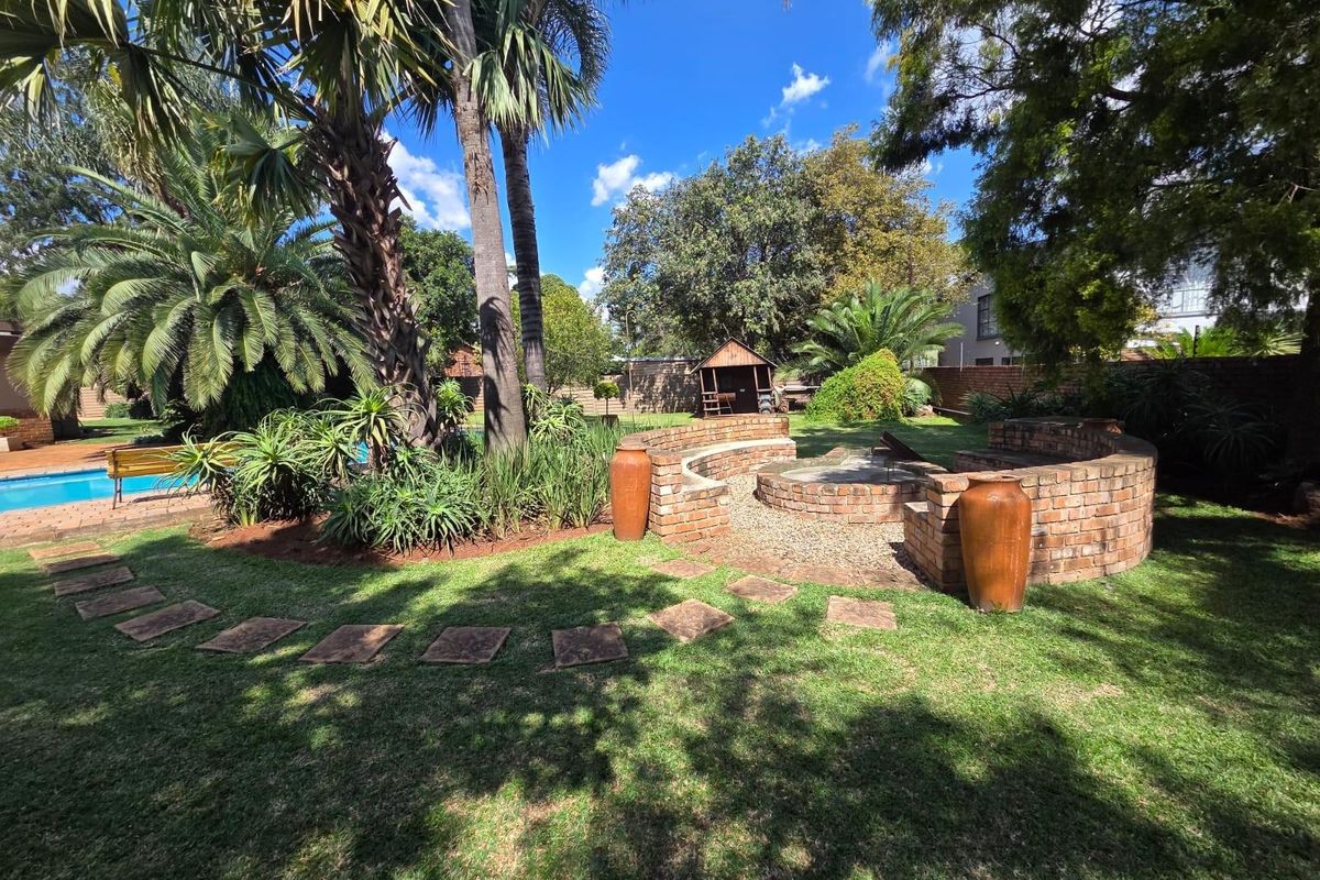 4 Bedroom Home with Solar - Walking Distance to Wierda Park Laerskool - Photo 2