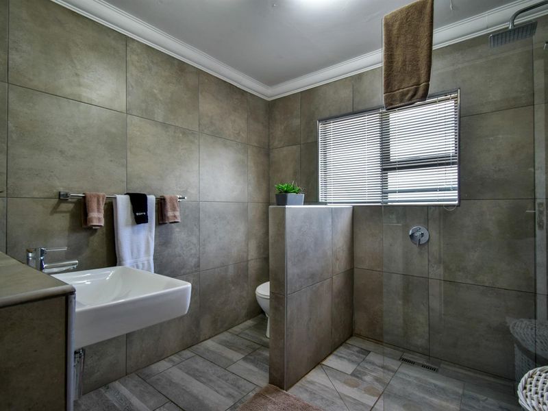 An Exquisite Country Estate of Unmatched Grandeur - A Jewel Just Beyond Pretoria East - Photo 9