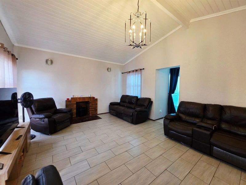 3 Bedroom House to Rent in Goodwood - Photo 3