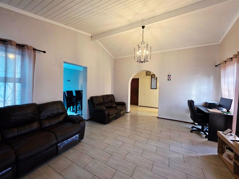 3 Bedroom House to Rent in Goodwood - Photo 3