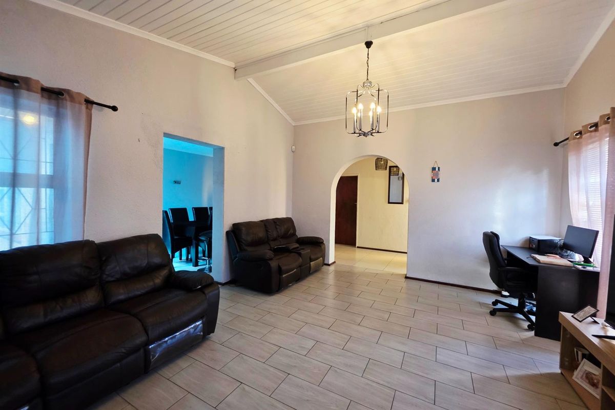 3 Bedroom House to Rent in Goodwood - Photo 3