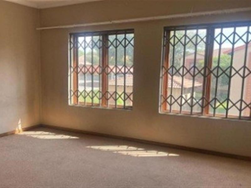 Complex For Sale in Vorna Valley, Midrand - Photo 4
