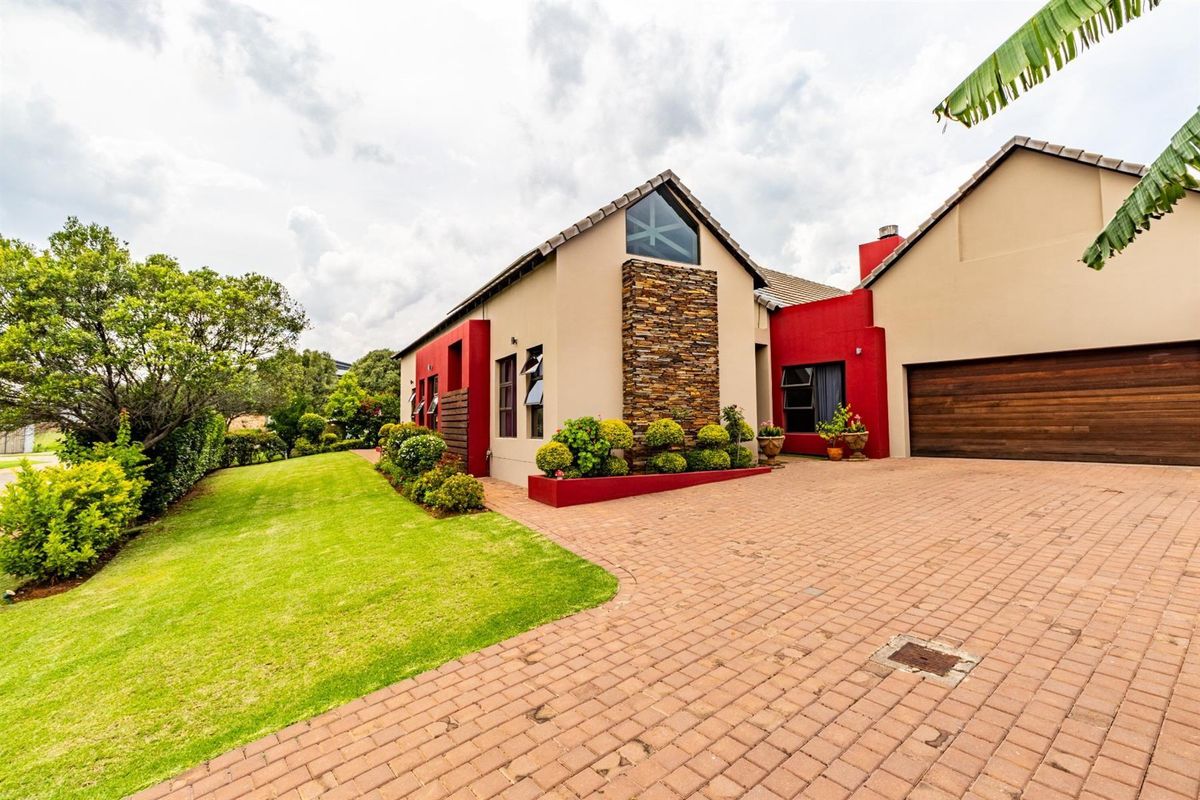 Elegant 3-Bedroom Home For Sale in Copperleaf Estate, Centurion - Photo 4