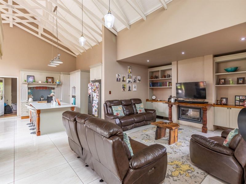 Elegant 3-Bedroom Home For Sale in Copperleaf Estate, Centurion - Photo 10