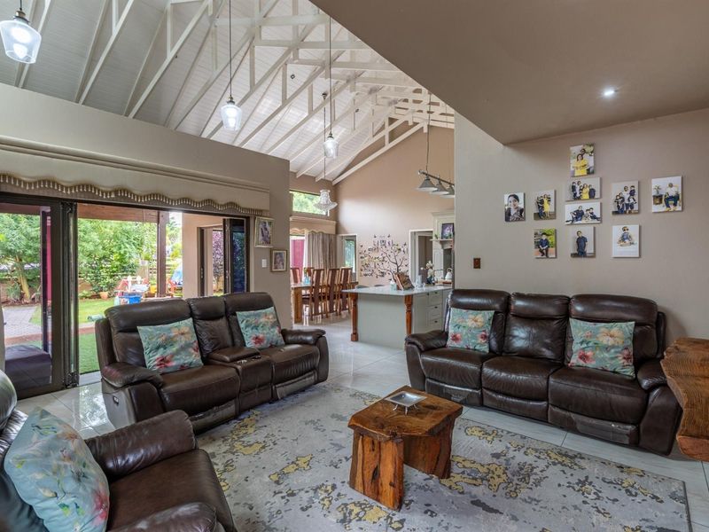 Elegant 3-Bedroom Home For Sale in Copperleaf Estate, Centurion - Photo 8