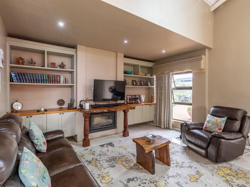 Elegant 3-Bedroom Home For Sale in Copperleaf Estate, Centurion - Photo 9